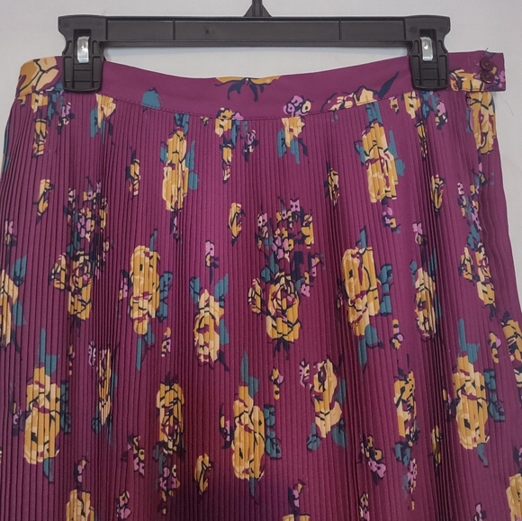 Modcloth Floral Pleated Mini Chiffon Skirt Size M - Picture 3 of 10